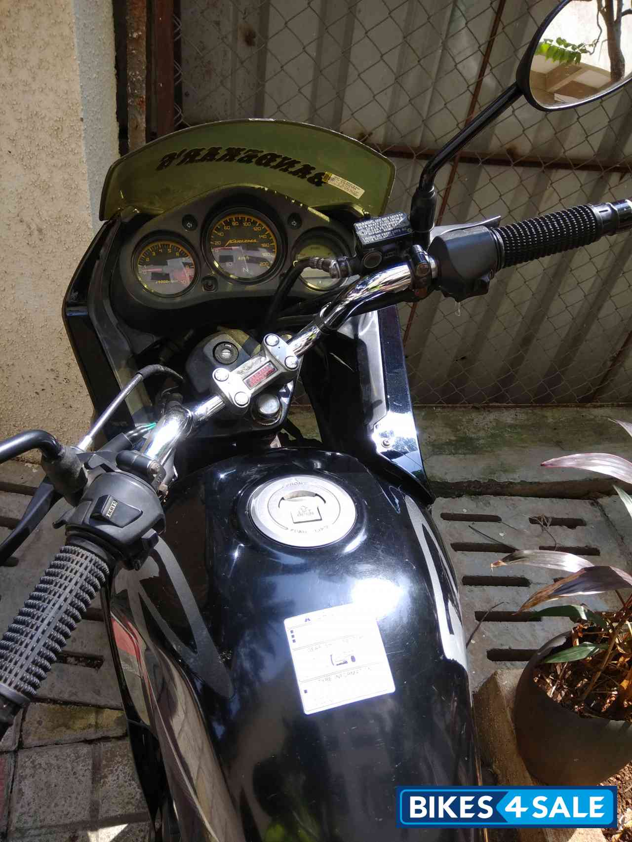 Black Red Cast Hero Karizma R