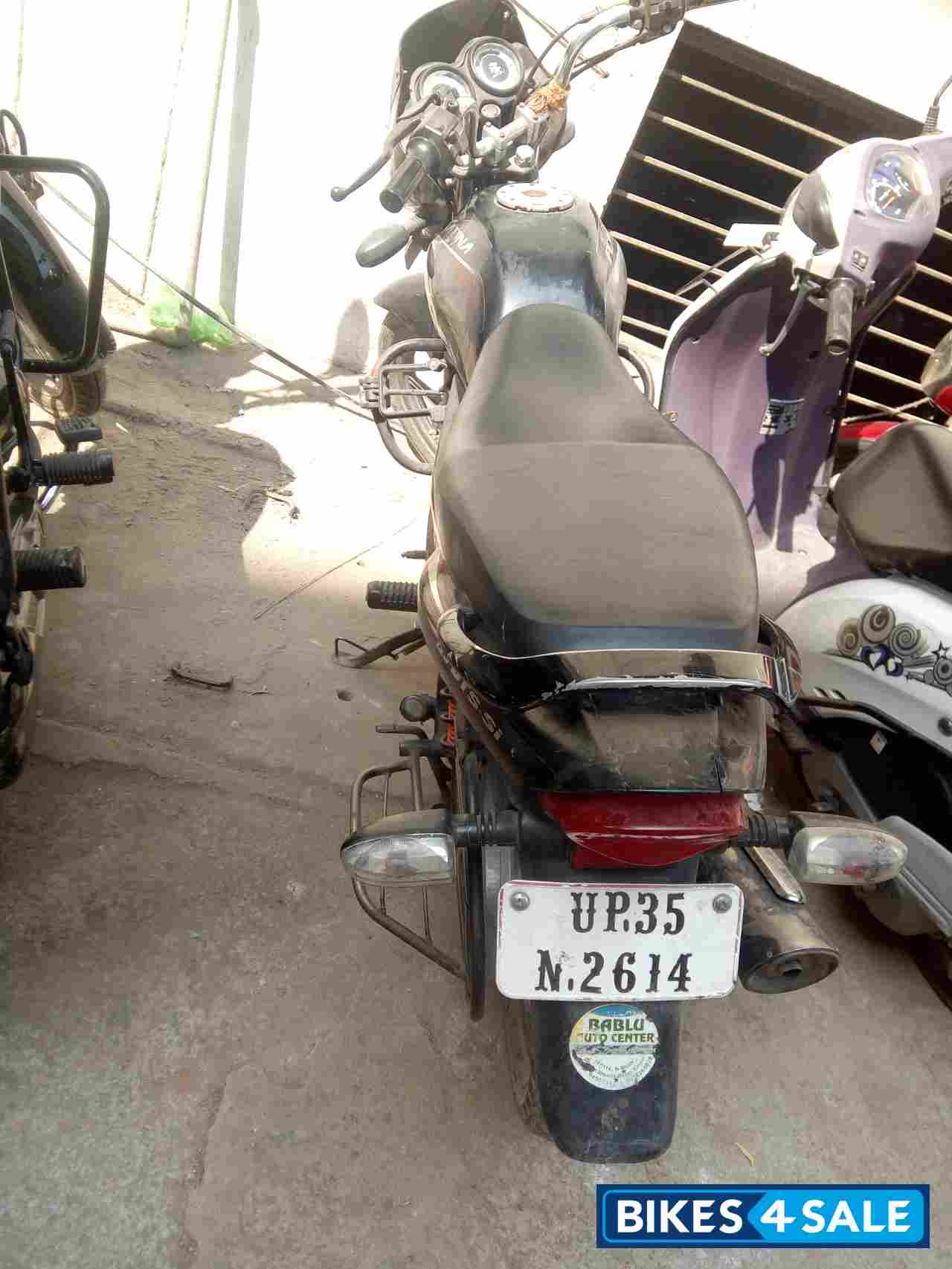 Red Black Bajaj Platina 125 DTS-Si Red Black Bajaj Platina 125 DTS-Si