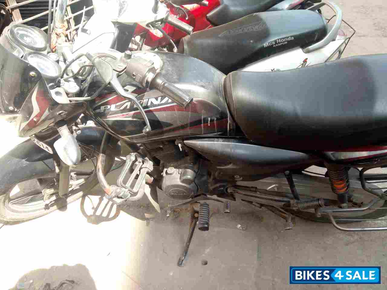 Red Black Bajaj Platina 125 DTS-Si Red Black Bajaj Platina 125 DTS-Si