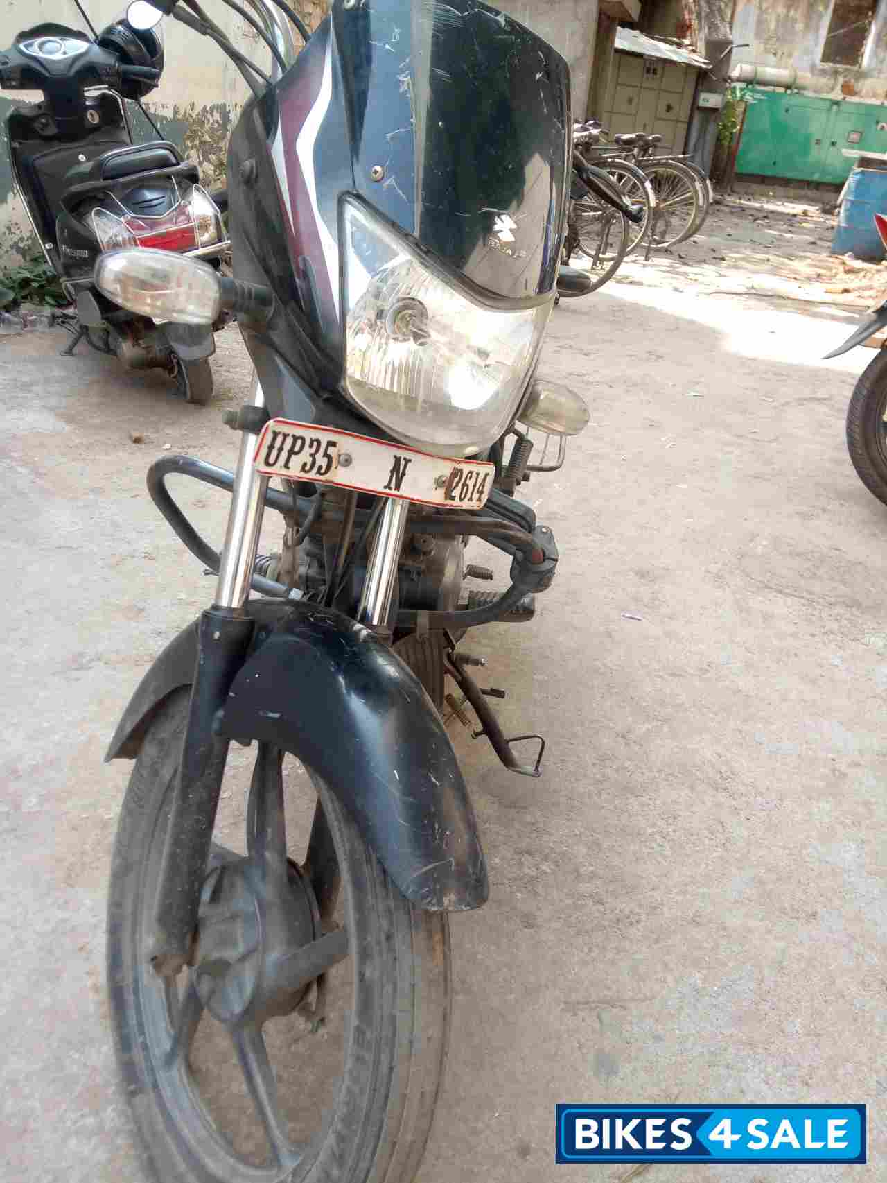 Red Black Bajaj Platina 125 DTS-Si Red Black Bajaj Platina 125 DTS-Si