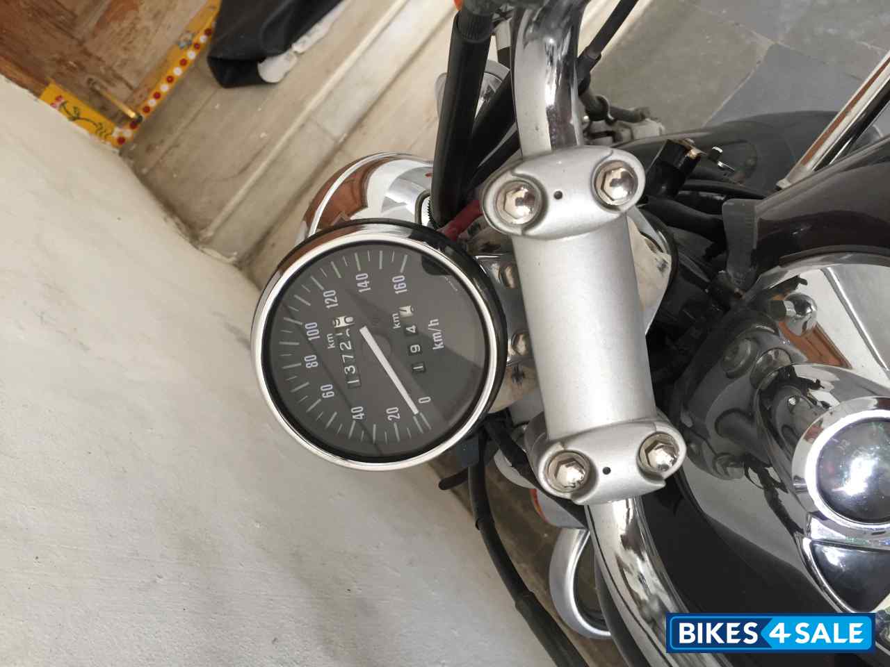 Black Bajaj Avenger 220 DTS-i