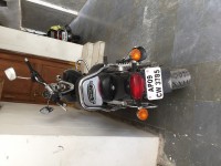 Black Bajaj Avenger 220 DTS-i