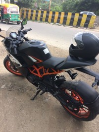 Black KTM RC 200
