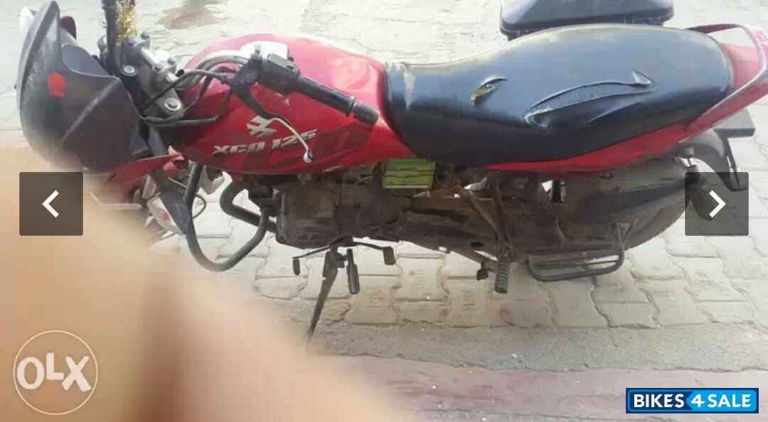 Red Bajaj XCD 125 DTS-Si