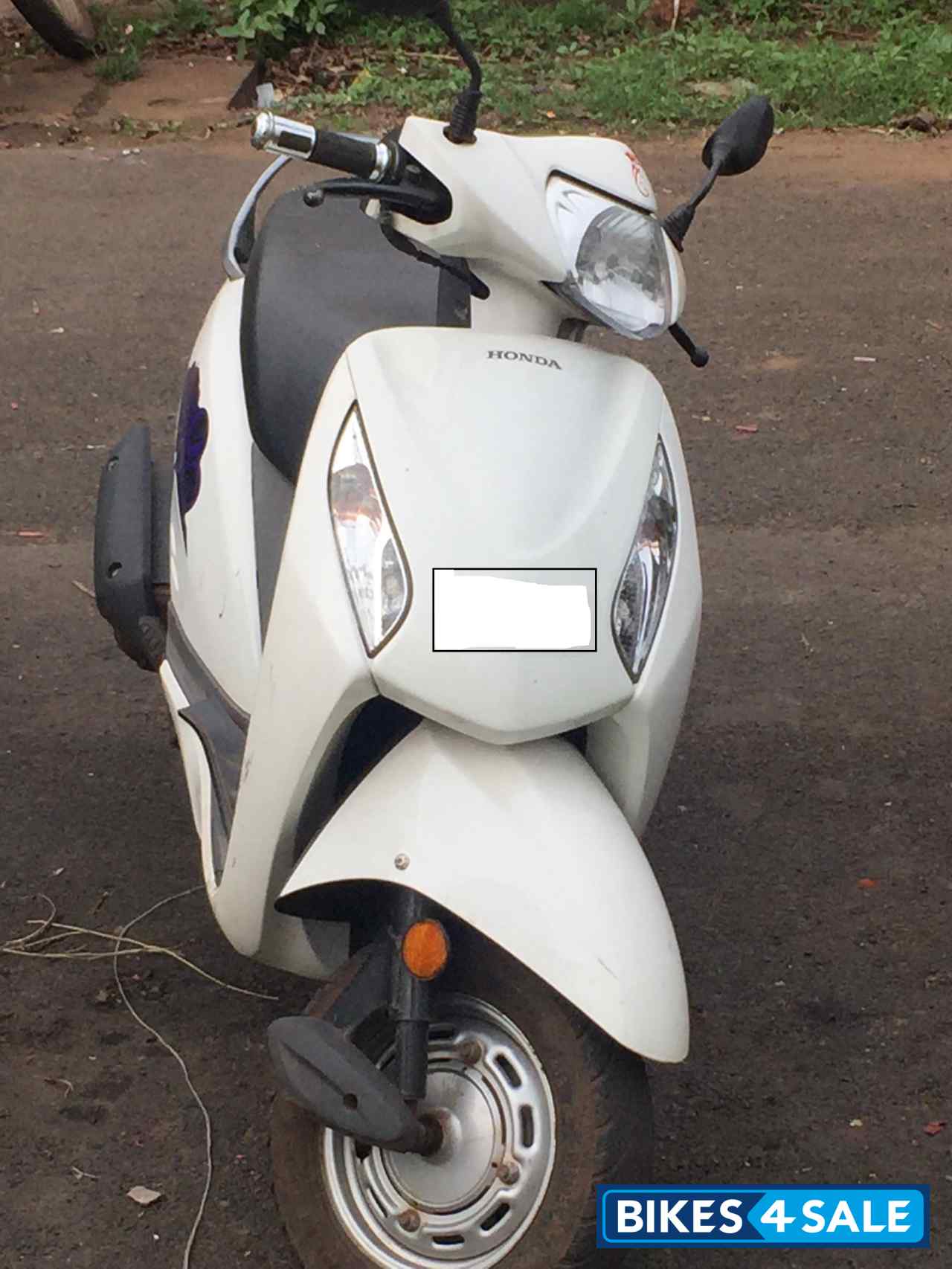 White Honda Activa i