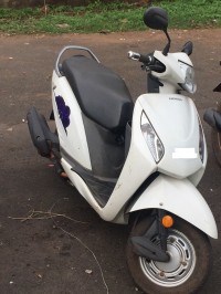 White Honda Activa i