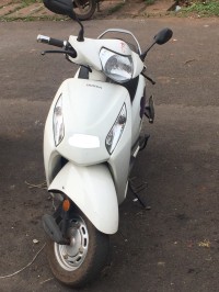 White Honda Activa i