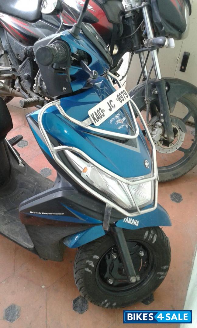 Cyan Blue Yamaha Ray Z