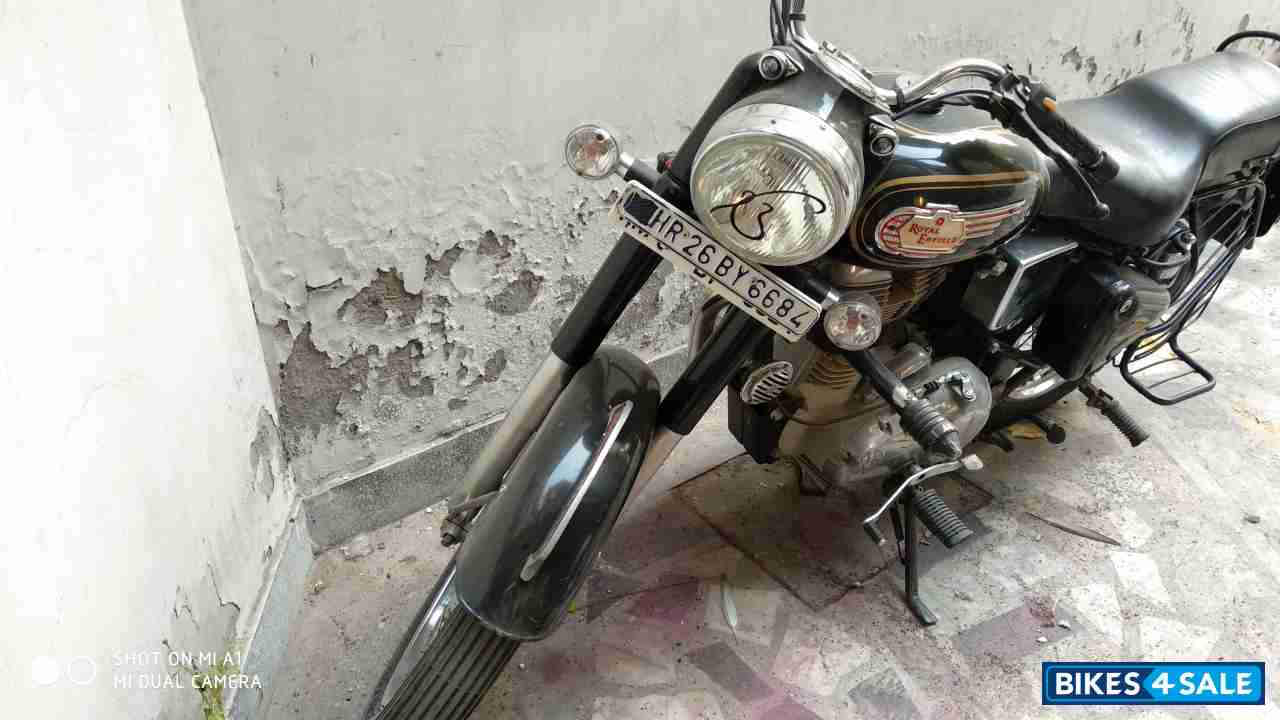 Black Royal Enfield Bullet Standard 350