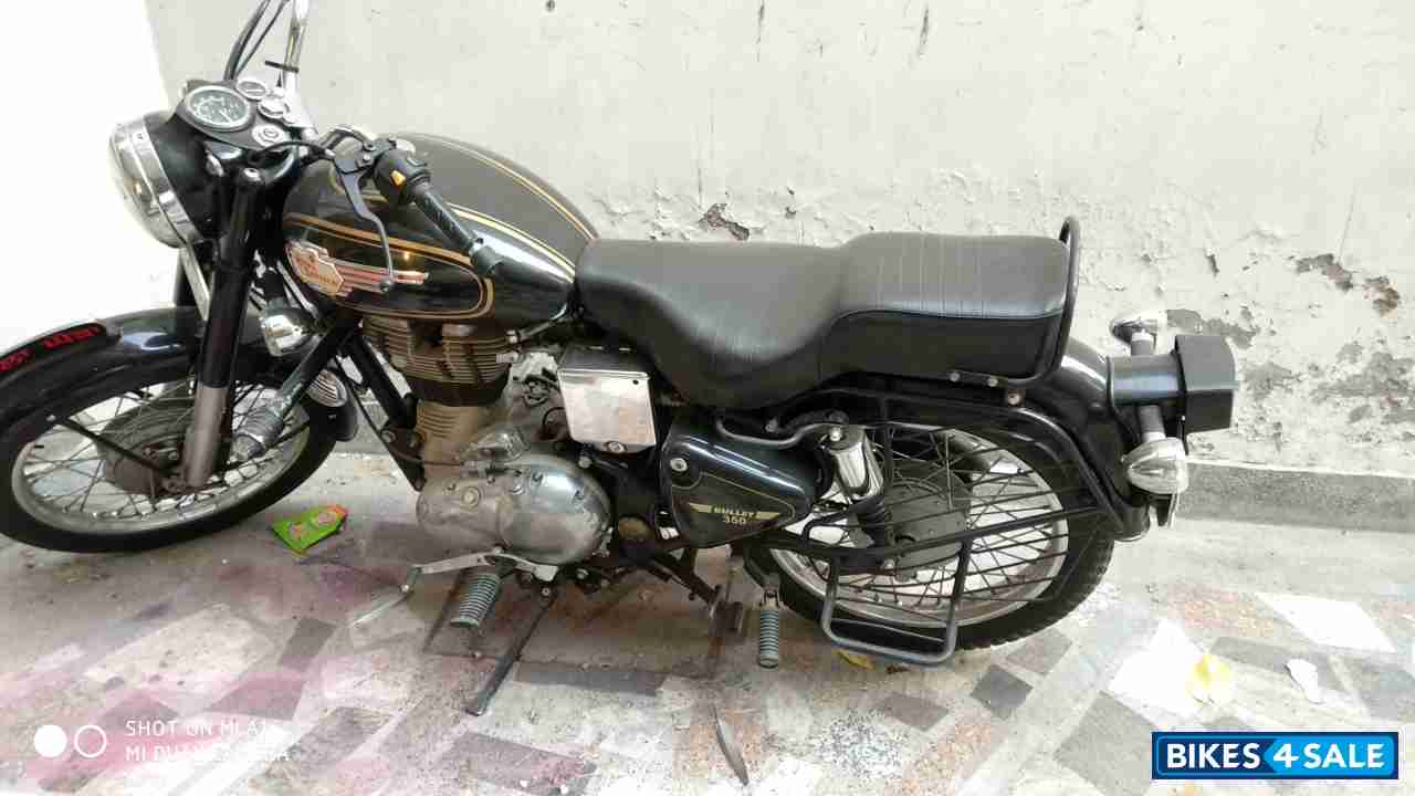Black Royal Enfield Bullet Standard 350
