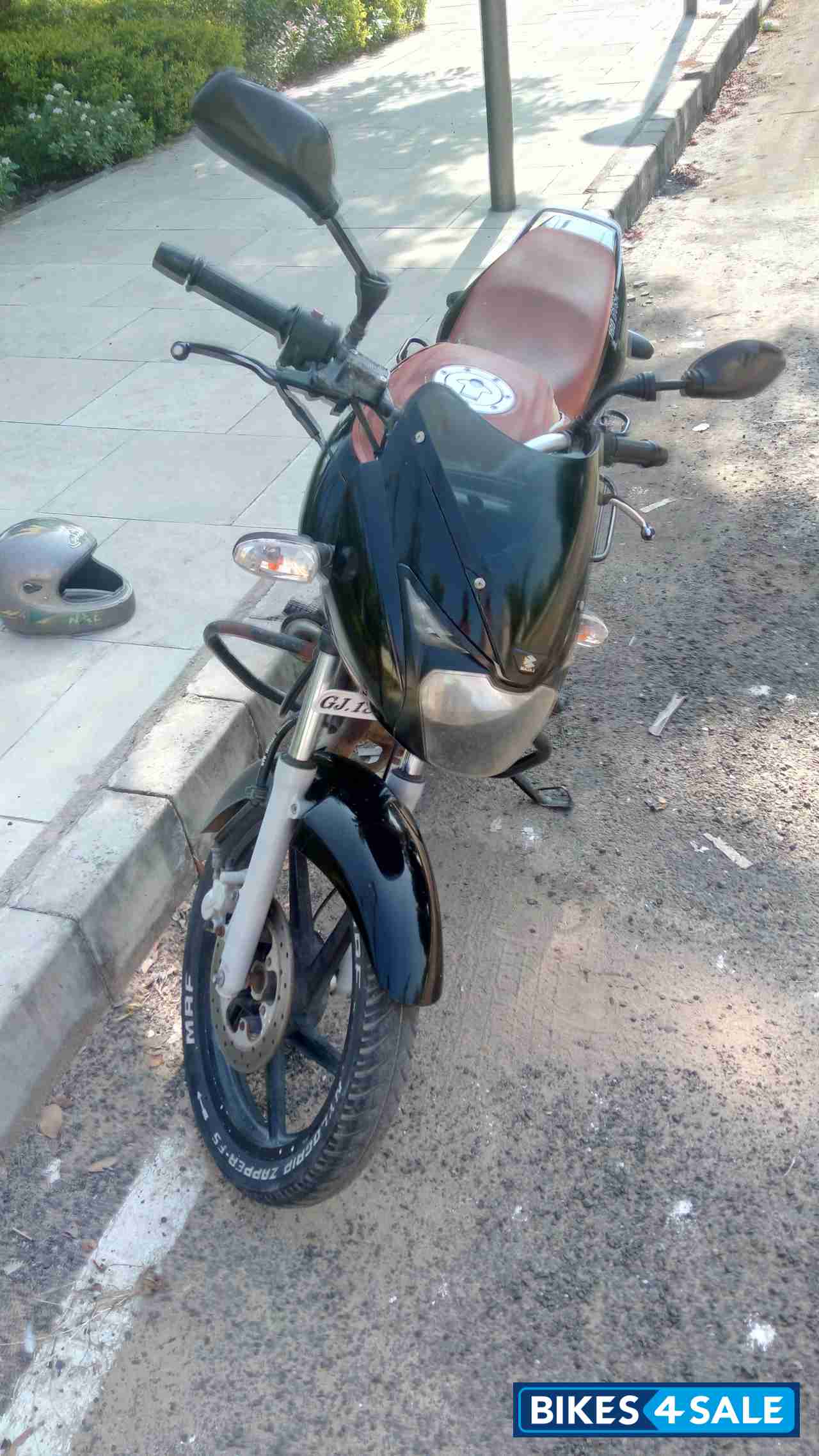 Black Bajaj Pulsar 180 DTSi