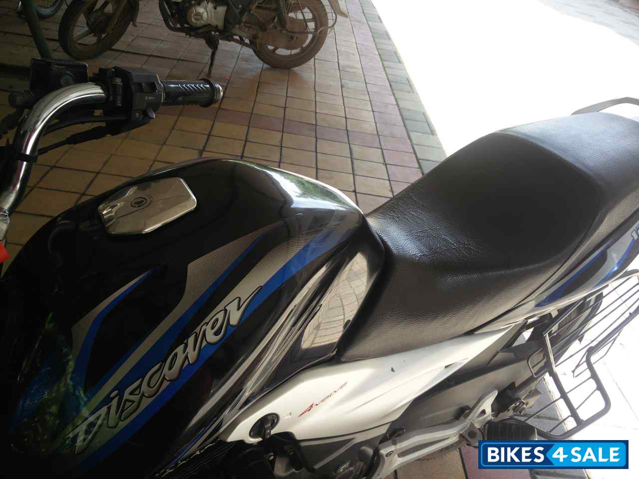 Blue Bajaj Discover 125 ST