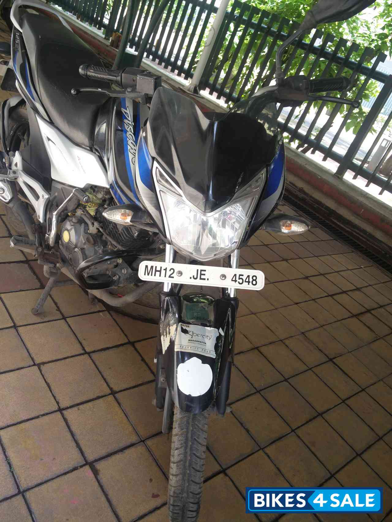 Blue Bajaj Discover 125 ST