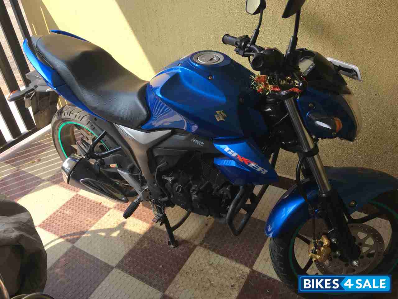 Blue Suzuki Gixxer 150