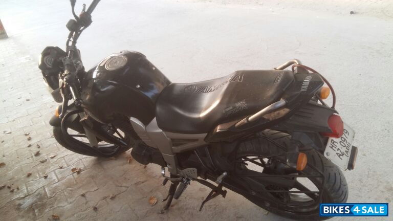 Black Yamaha FZ16
