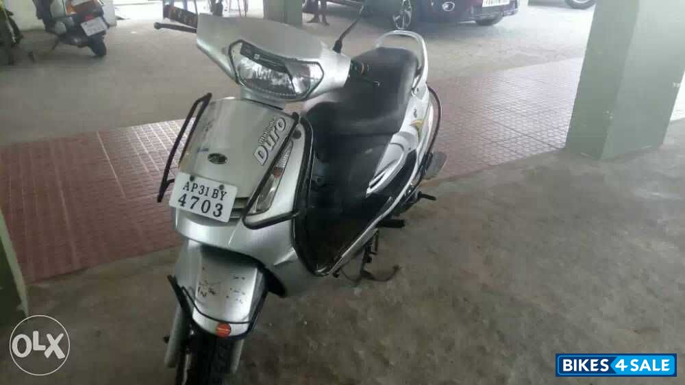 White Cream Mahindra Duro DZ