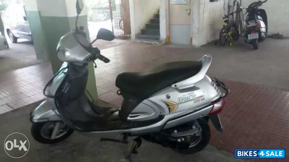 White Cream Mahindra Duro DZ