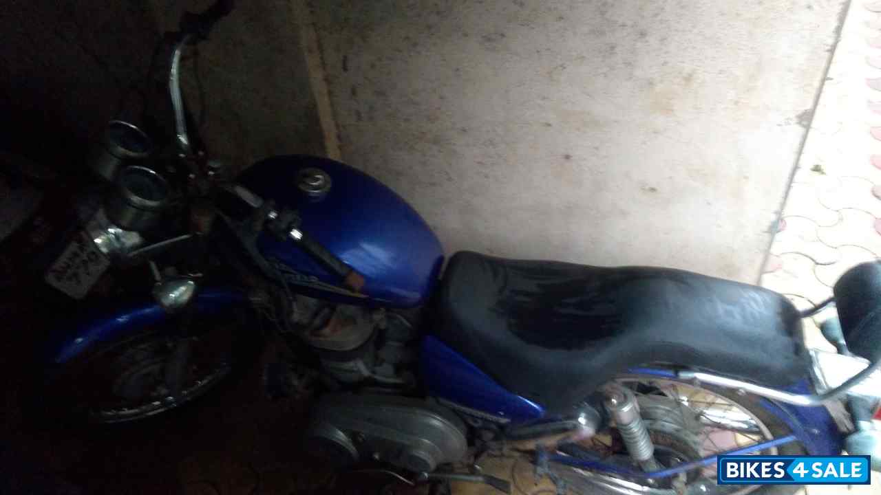 Blue Royal Enfield Thunderbird 350 Blue Royal Enfield Thunderbird 350