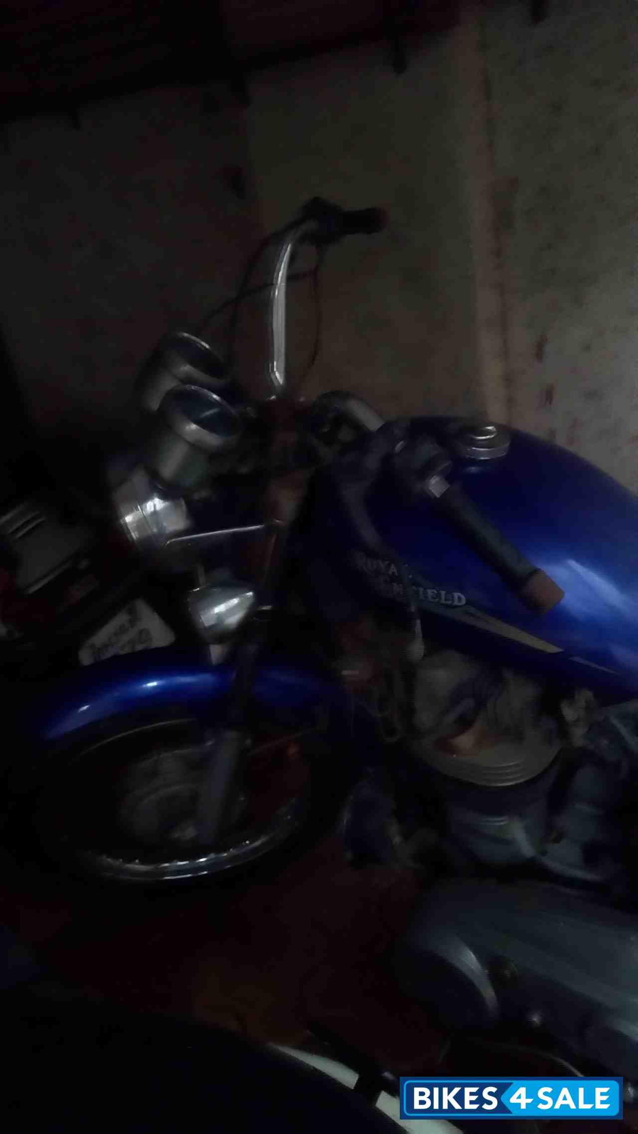 Blue Royal Enfield Thunderbird 350 Blue Royal Enfield Thunderbird 350