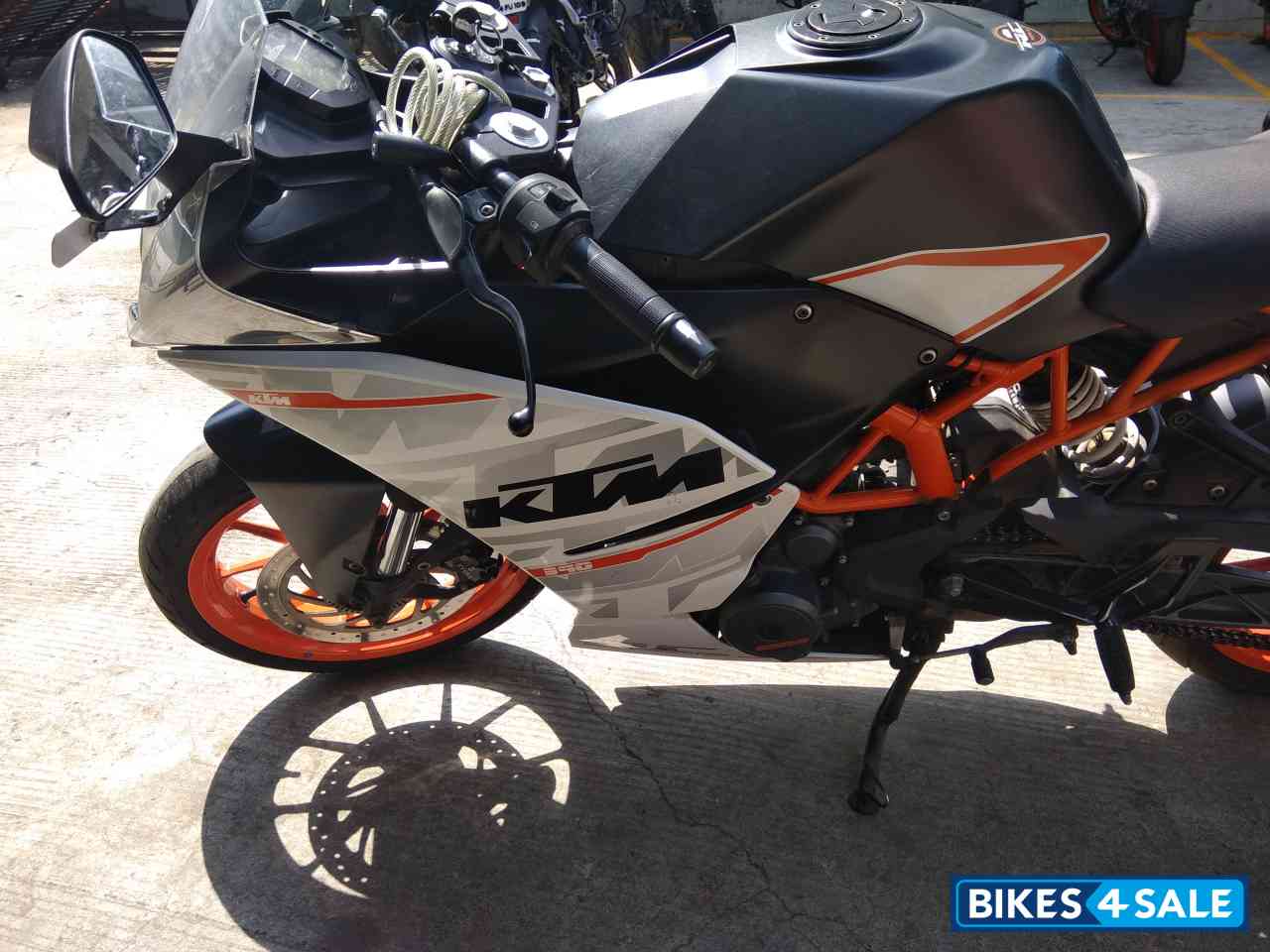 White Orange KTM RC 390