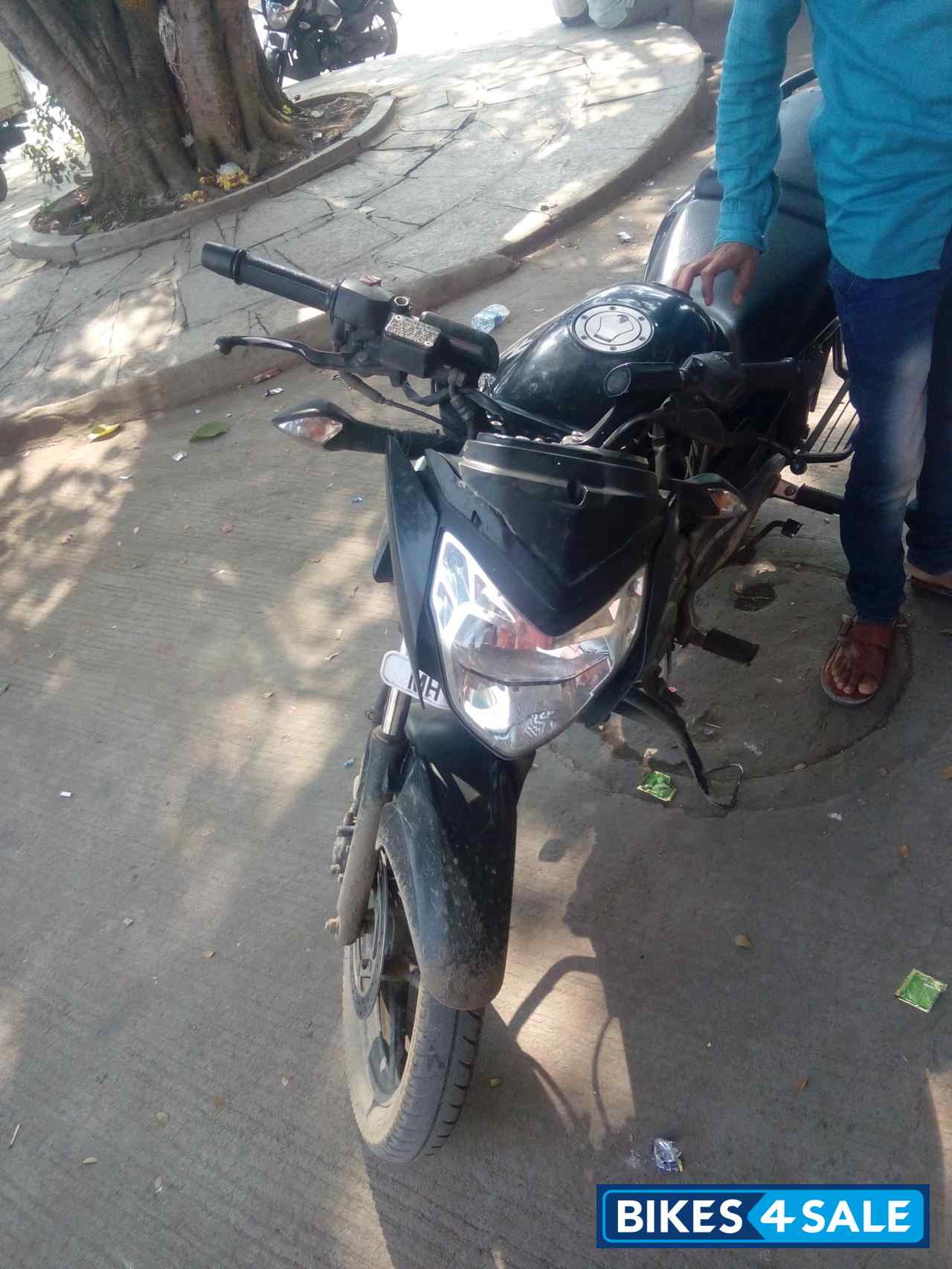 Black Bajaj Pulsar 135LS