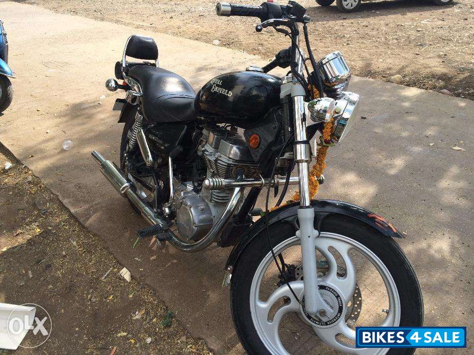 Balck Royal Enfield Thunderbird