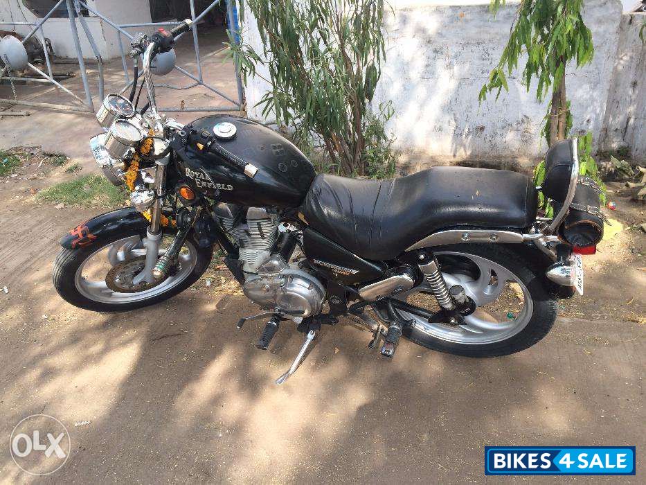 Balck Royal Enfield Thunderbird