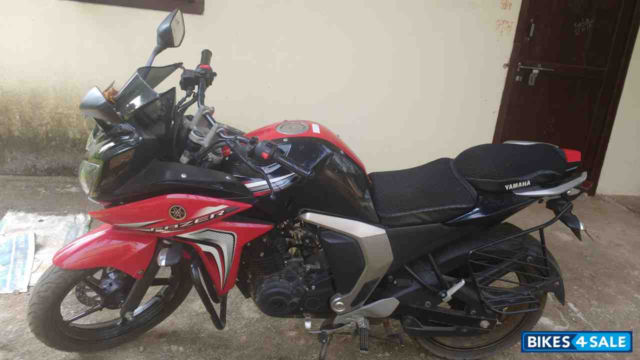 Red And Black Yamaha Fazer FI V2