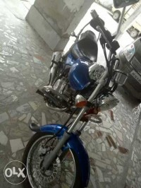 Blue Bajaj Avenger 220 DTS-i