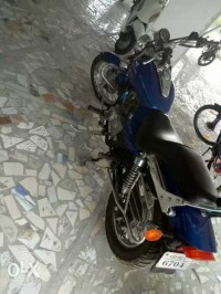 Blue Bajaj Avenger 220 DTS-i