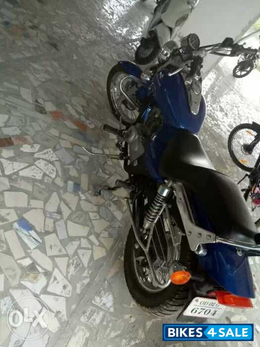 Blue Bajaj Avenger 220 DTS-i