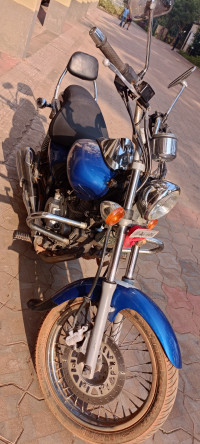 Blue Bajaj Avenger 220 DTS-i