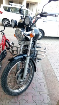 Black Royal Enfield Thunderbird 500