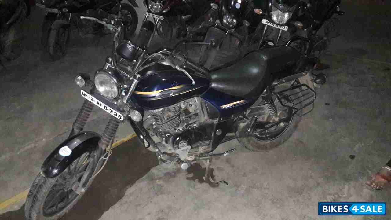 Blue Bajaj Avenger Street 150