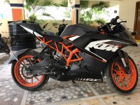 Black KTM RC 200