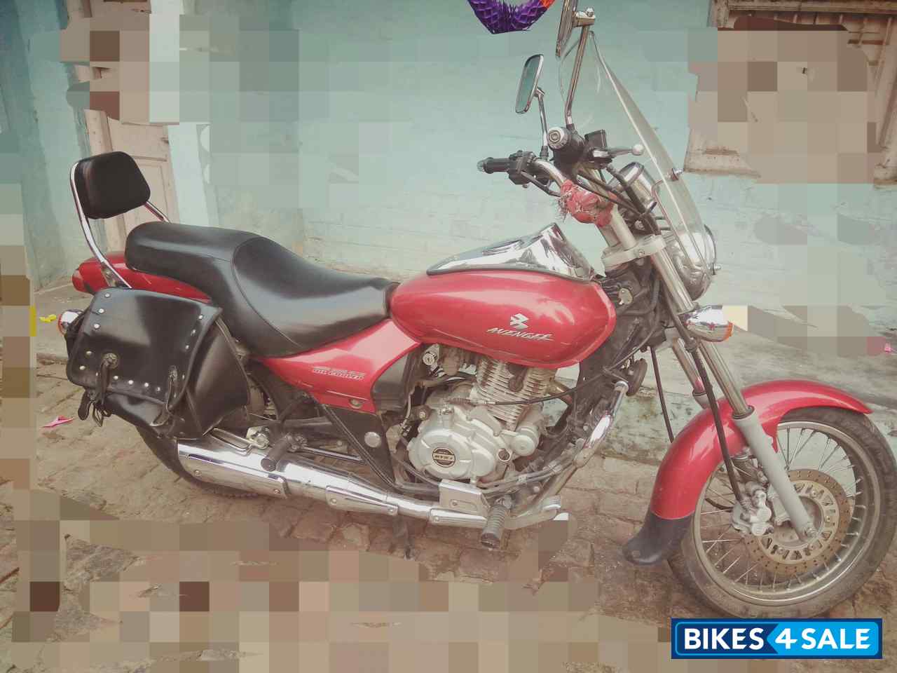 Royal Red Bajaj Avenger 220 DTS-i