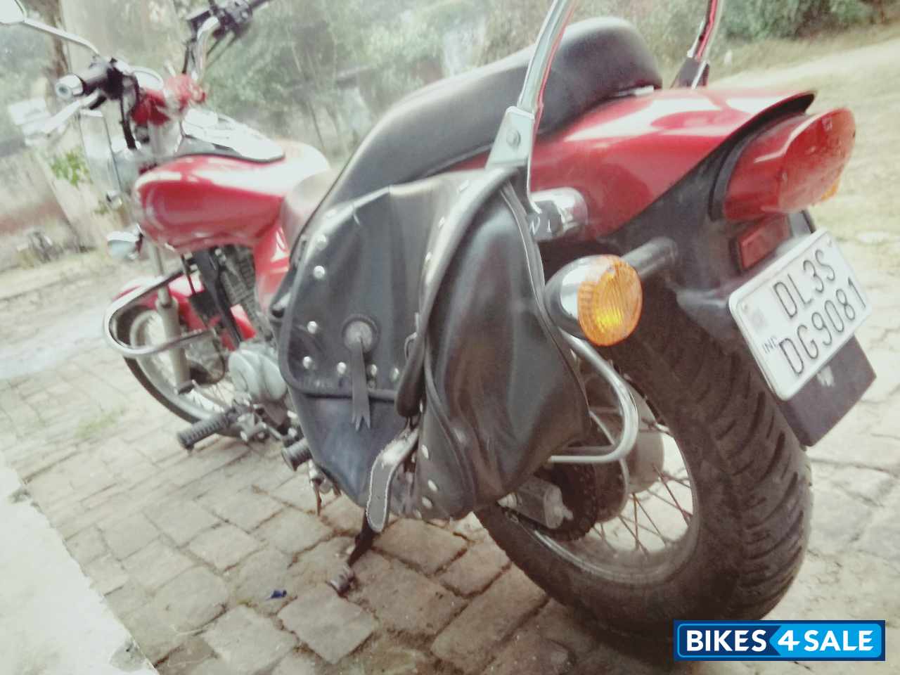 Royal Red Bajaj Avenger 220 DTS-i