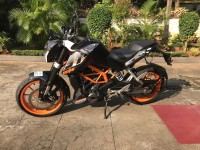 Black KTM Duke 390