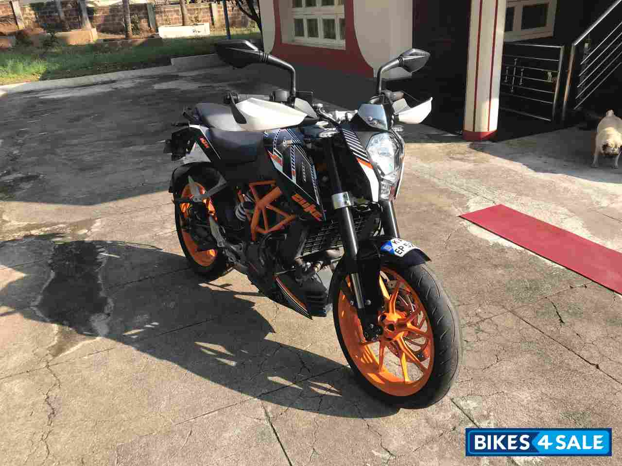 Black KTM Duke 390