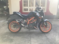 Black KTM Duke 390
