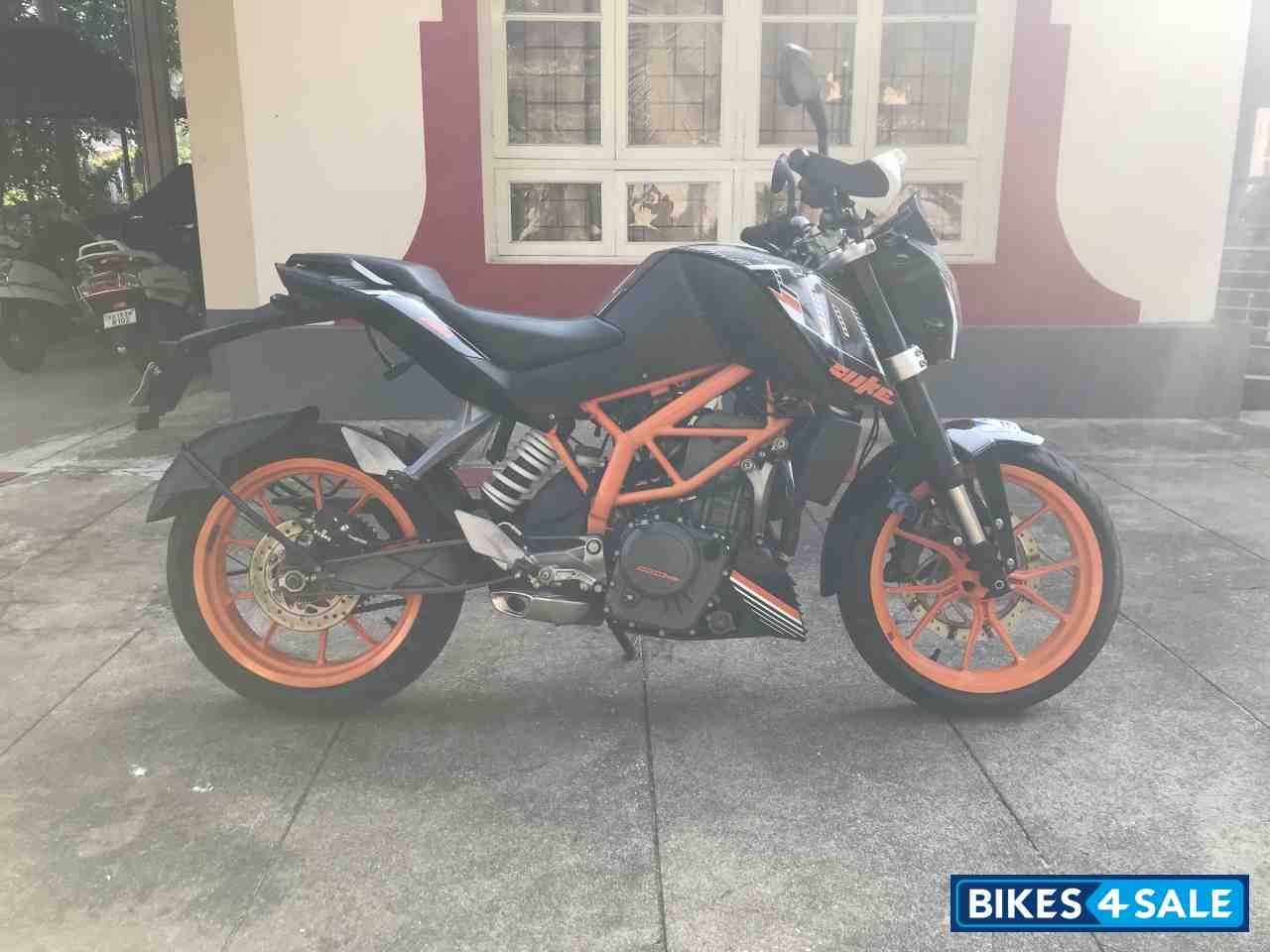 Black KTM Duke 390
