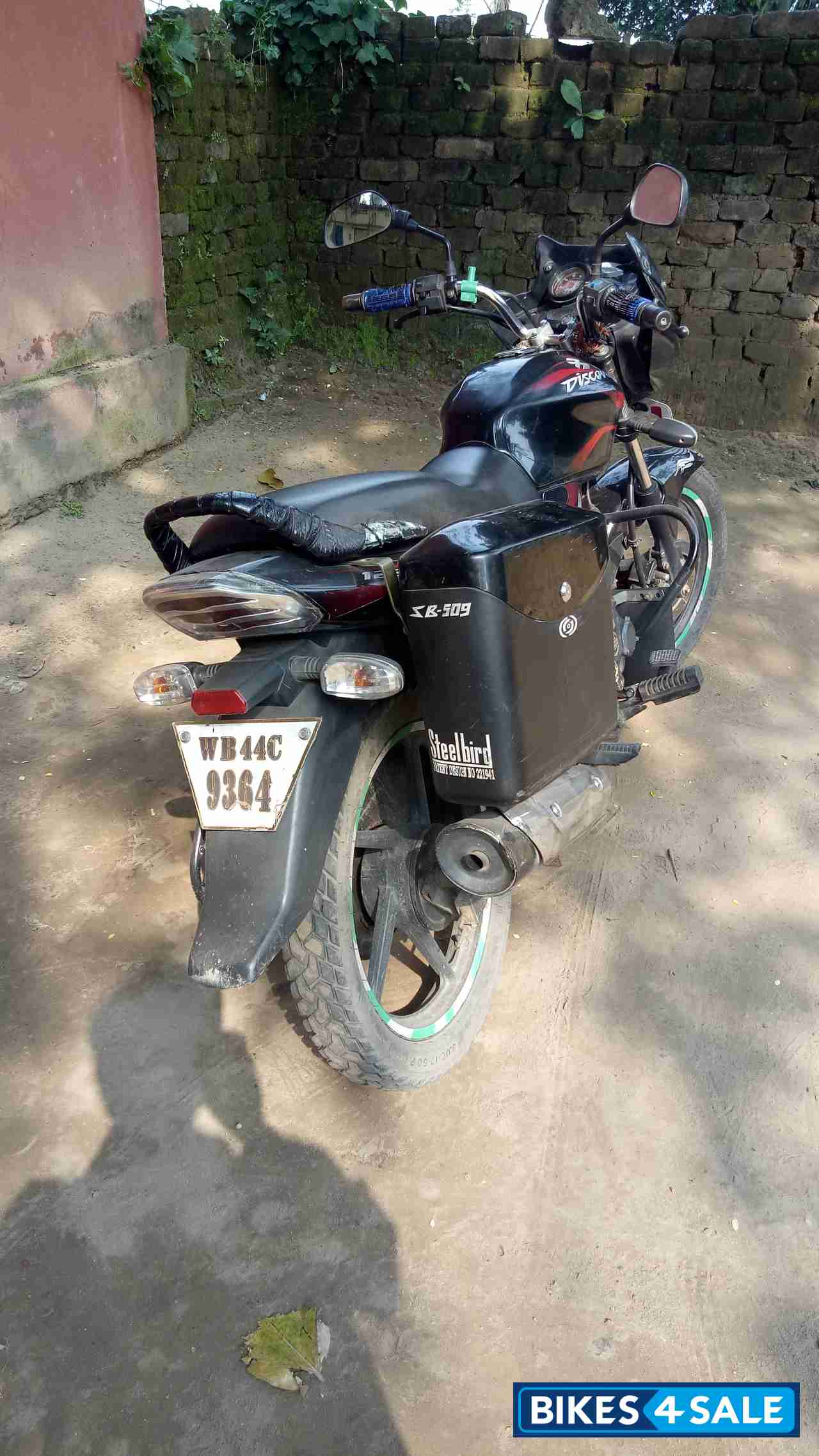 Black&red Bajaj Discover DTSi 125