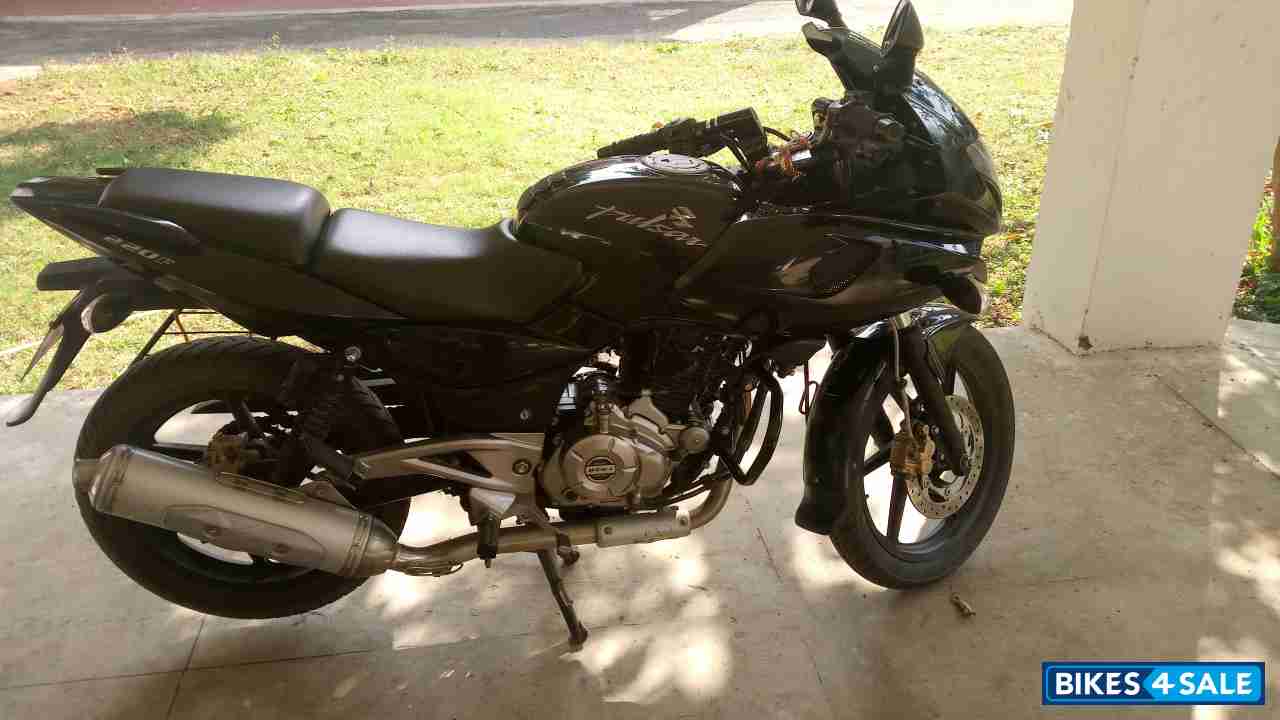 Black Bajaj Pulsar 220F