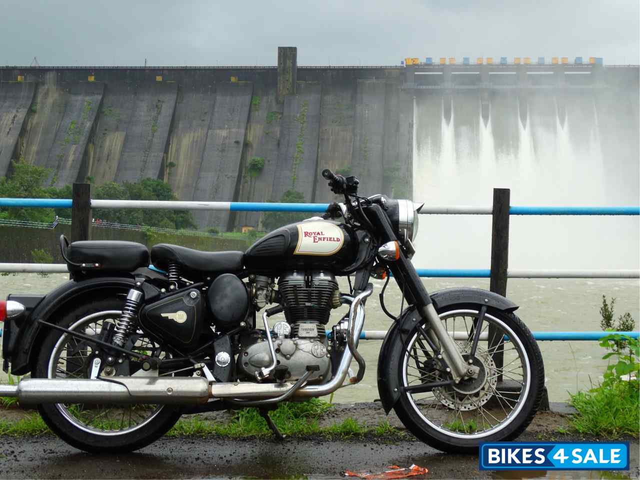 Black Royal Enfield Classic 350