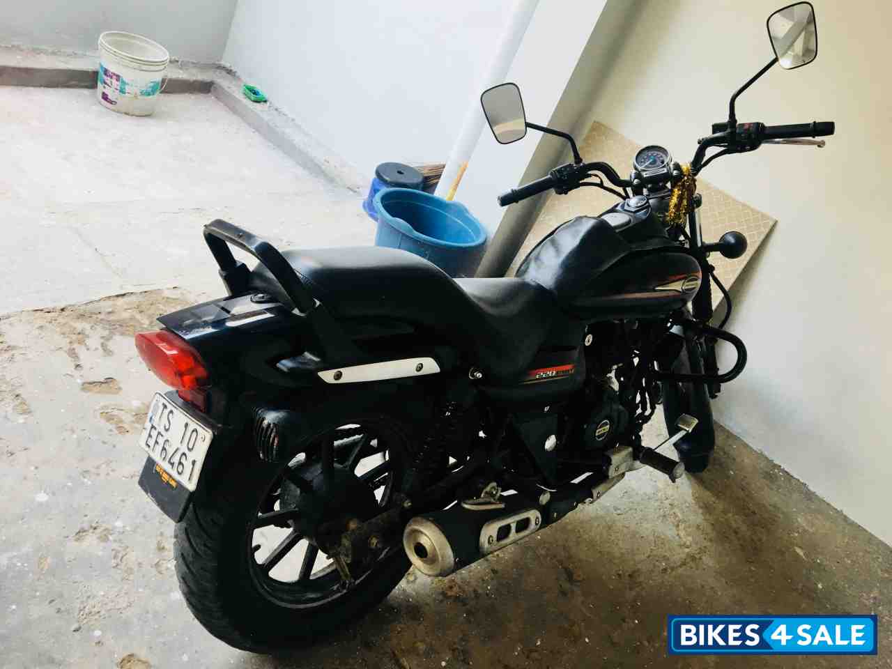 Matt Black Bajaj Avenger Street 220
