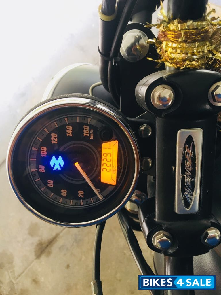 Matt Black Bajaj Avenger Street 220