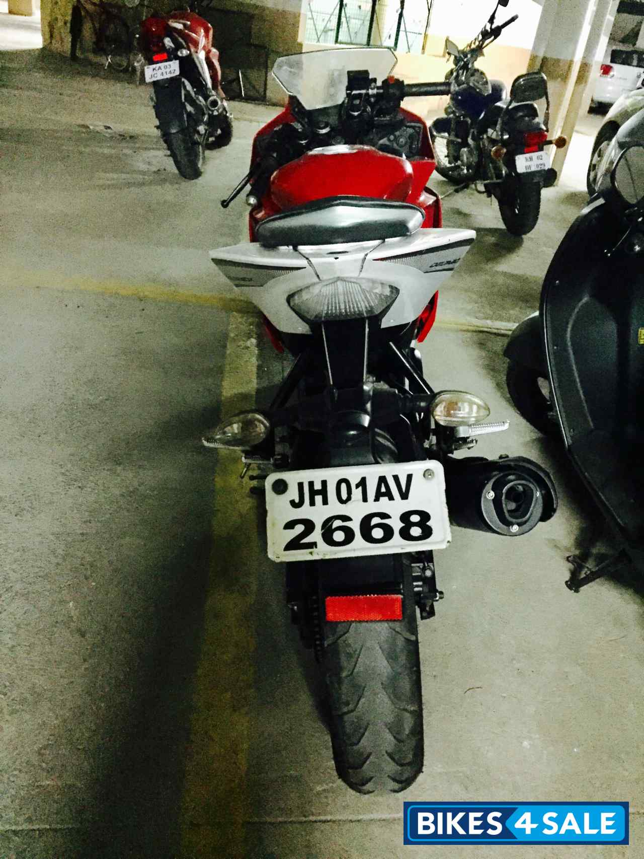 Red&white Yamaha YZF R15 V2 Red&white Yamaha YZF R15 V2