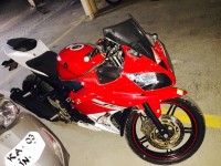 Red&white Yamaha YZF R15 V2
