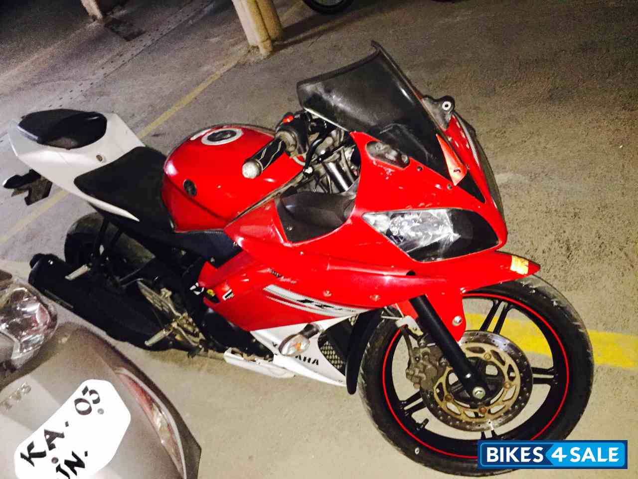 Red&white Yamaha YZF R15 V2 Red&white Yamaha YZF R15 V2