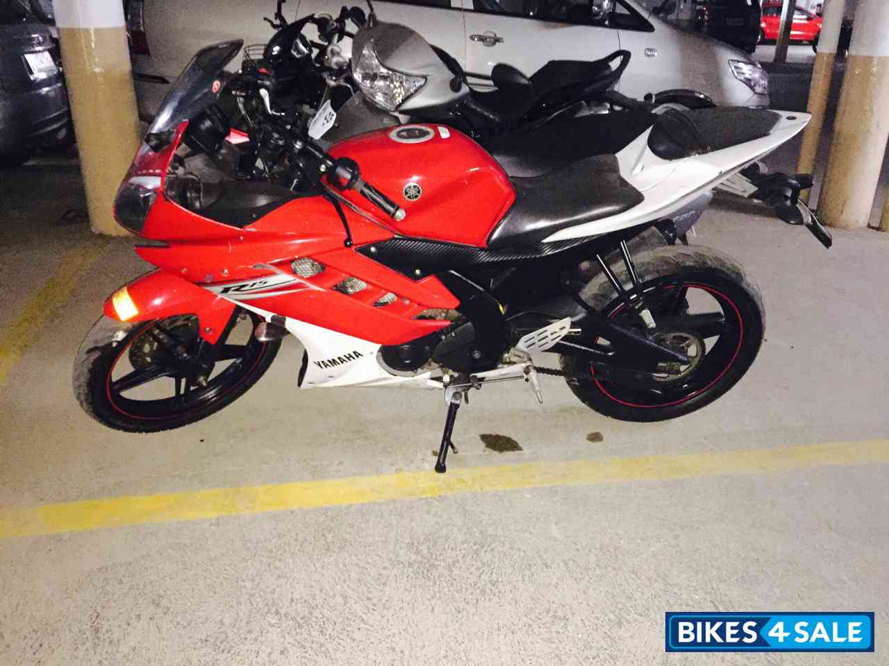 Red&white Yamaha YZF R15 V2 Red&white Yamaha YZF R15 V2